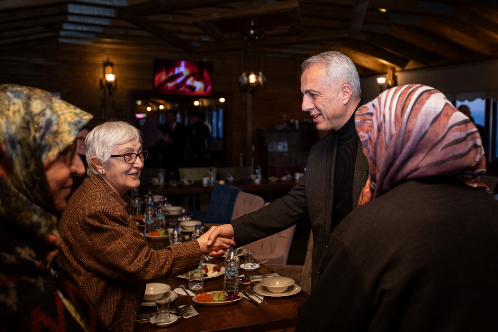 BAŞKAN BABAOĞLU İLK İFTARI HUZUR EVİ SAKİNLERİYLE AÇTI